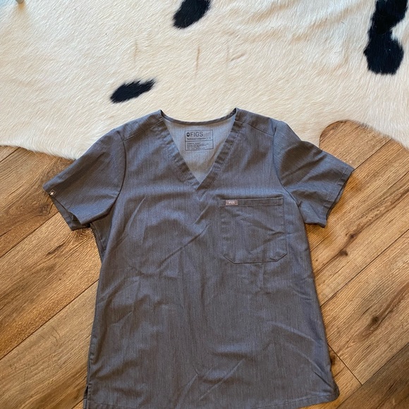 FIGS Catarina One-Pocket Scrub Top in grey - Picture 9 of 9